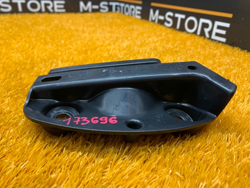 крепление бампера, 350 рублей, Красноярск