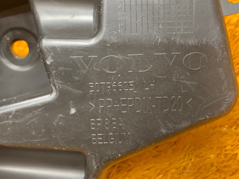 крепление бампера, 1000 рублей, Красноярск