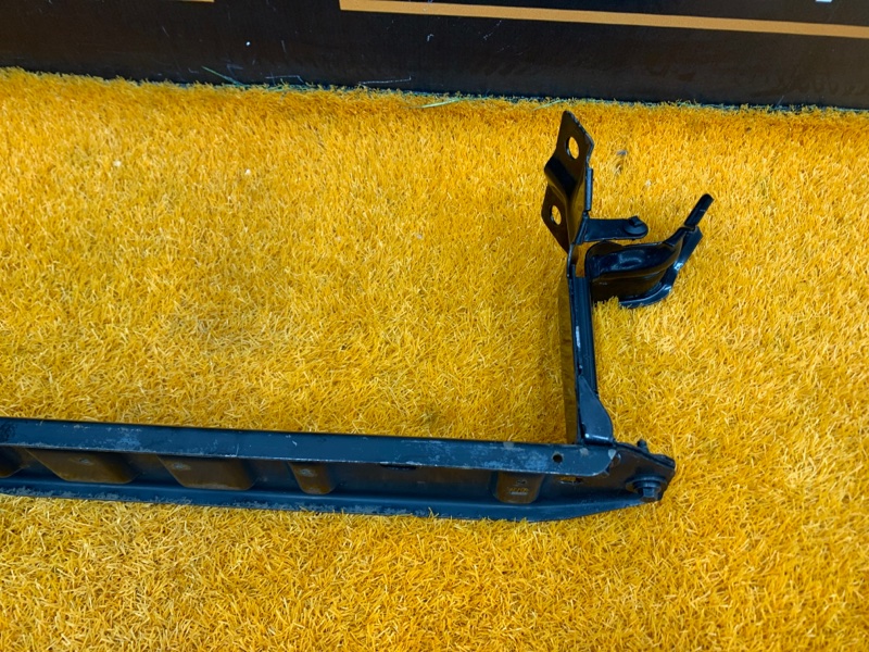 Кронштейн радиатора, 1820 рублей, Красноярск