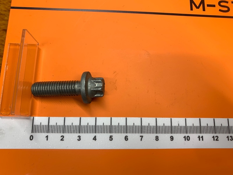 болт подвески, 50 рублей, Красноярск