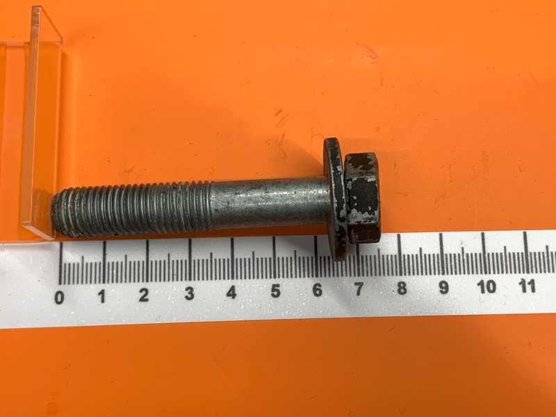 болт подвески, 50 рублей, Красноярск