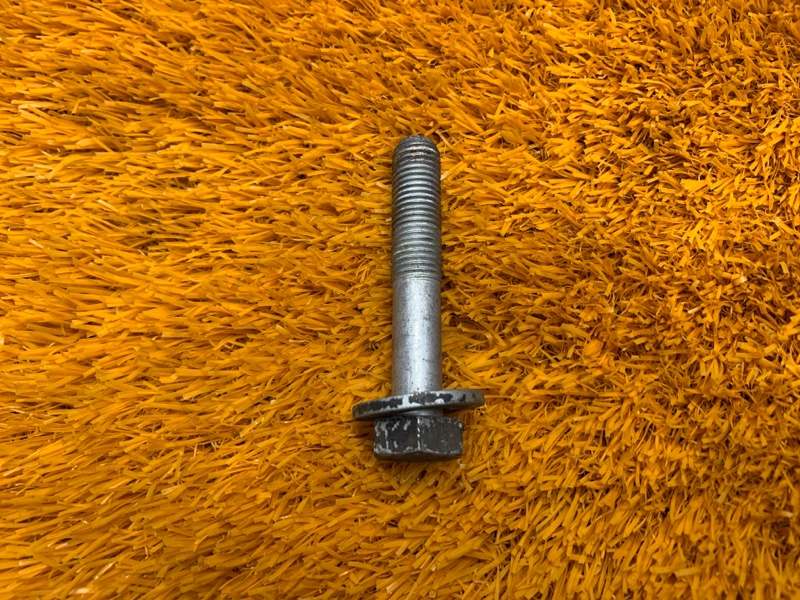 болт подвески, 50 рублей, Красноярск