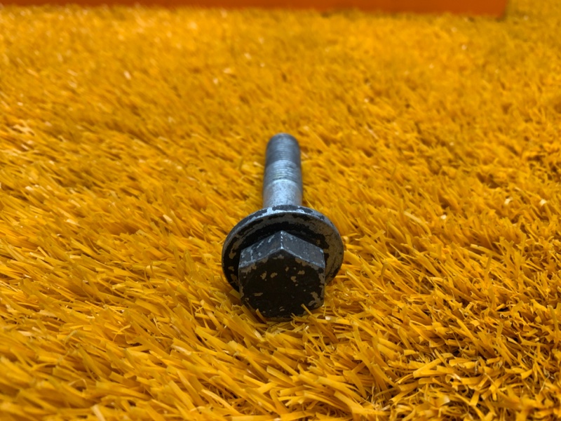 болт подвески, 50 рублей, Красноярск