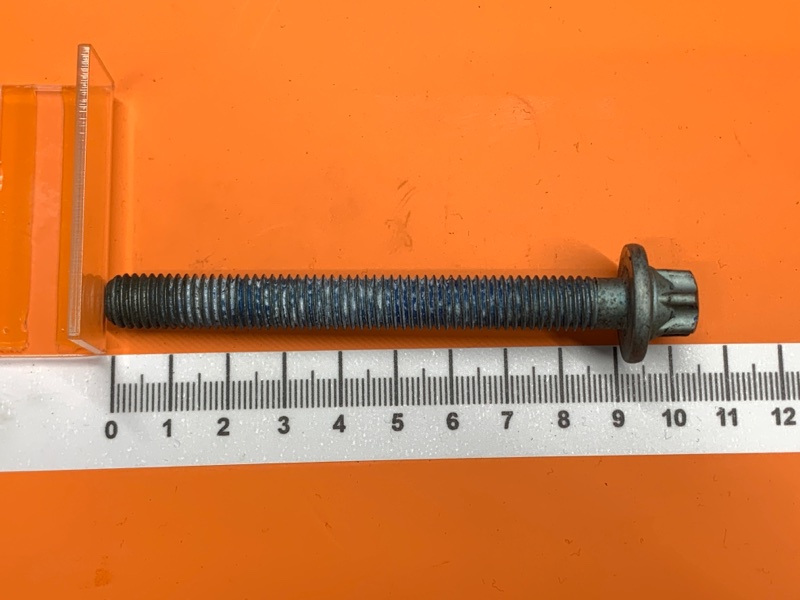 болт подвески, 100 рублей, Красноярск