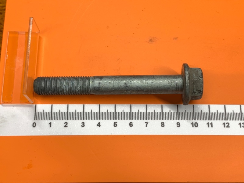 болт подвески, 50 рублей, Красноярск