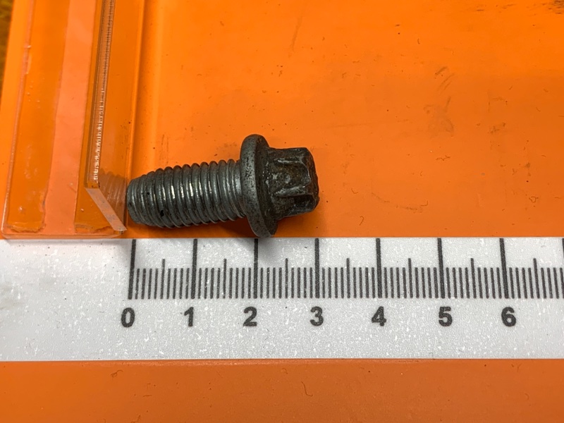 болт подвески, 50 рублей, Красноярск