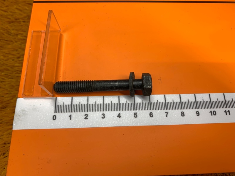 болт подвески, 50 рублей, Красноярск