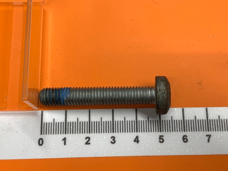 болт подвески, 50 рублей, Красноярск