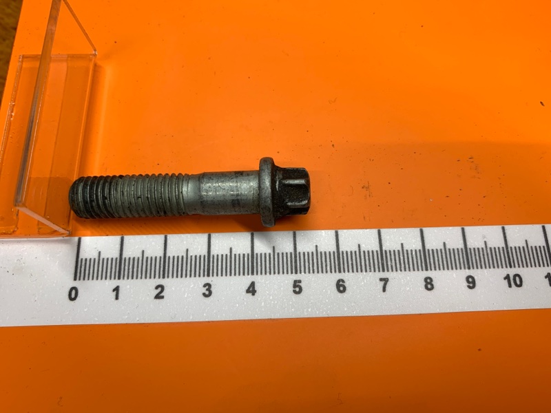 болт подвески, 50 рублей, Красноярск