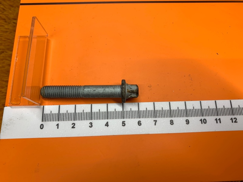 болт подвески, 50 рублей, Красноярск