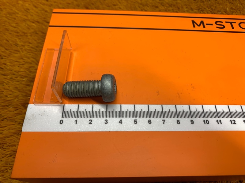 болт подвески, 50 рублей, Красноярск