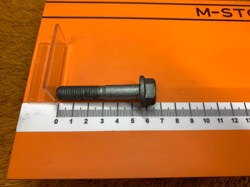 болт подвески, 50 рублей, Красноярск