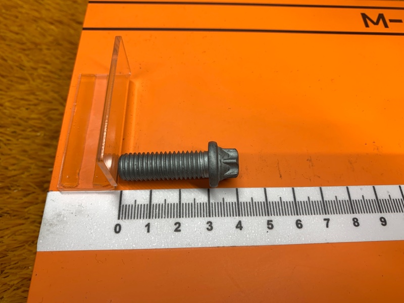 болт подвески, 50 рублей, Красноярск