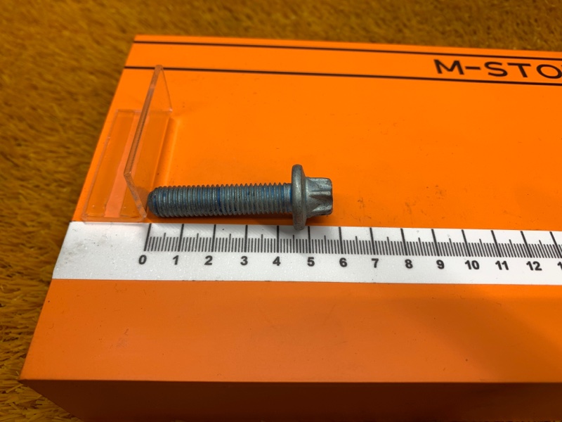 болт подвески, 100 рублей, Красноярск