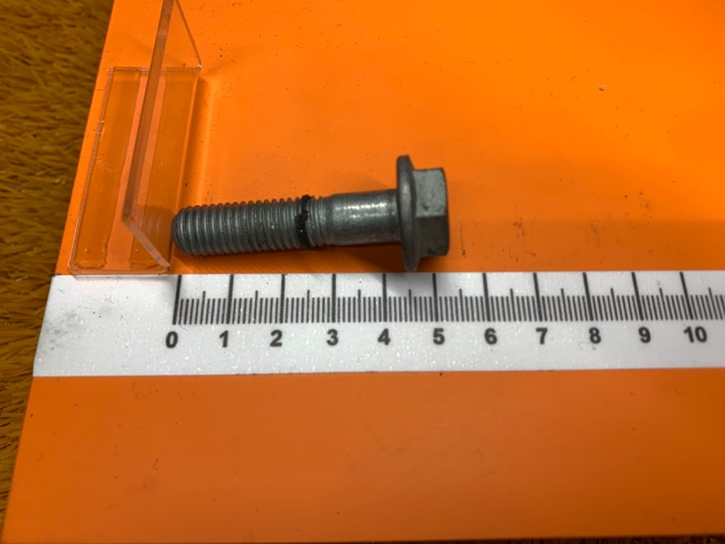 болт подвески, 50 рублей, Красноярск