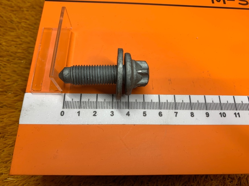 болт подвески, 50 рублей, Красноярск