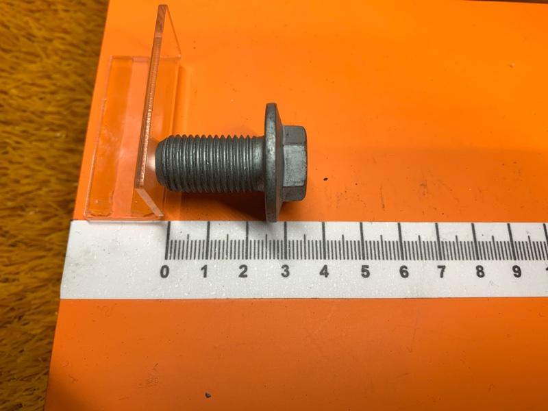 болт подвески, 50 рублей, Красноярск