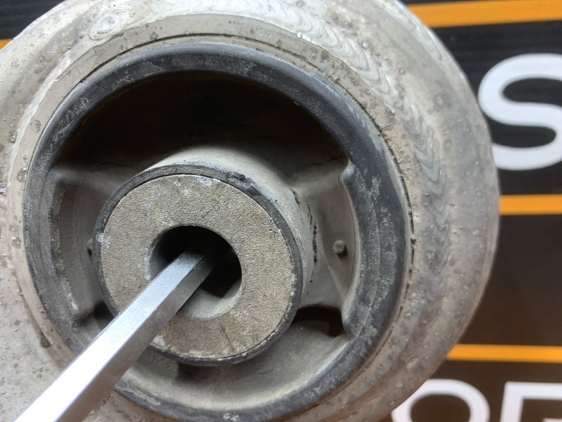 Балка поперечная (подрамник), 3370 рублей, Красноярск