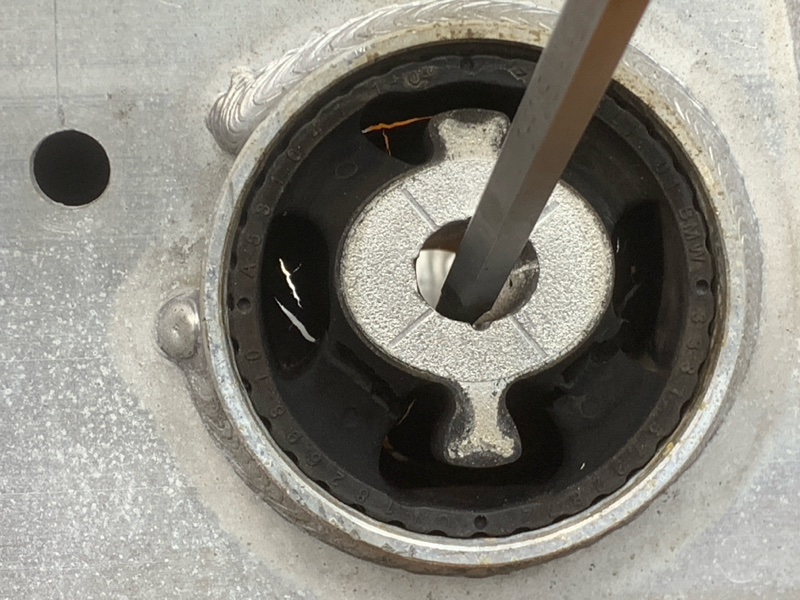 Балка поперечная (подрамник), 3800 рублей, Красноярск