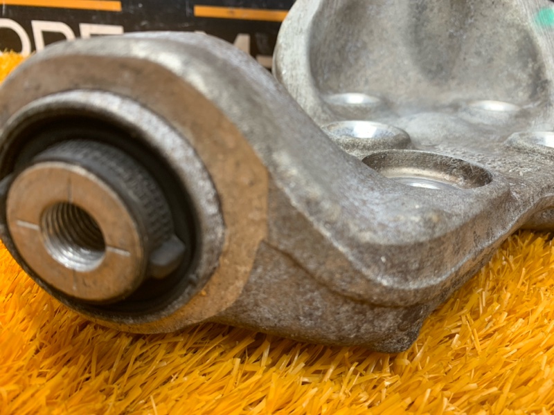 кулак поворотный, 2000 рублей, Красноярск