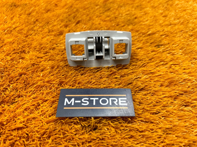 Крючок солнцезащитного козырька, 300 рублей, Красноярск