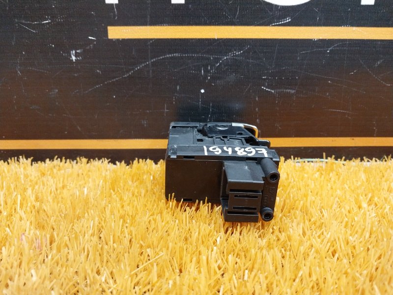 Кнопка стояночного тормоза, 500 рублей, Красноярск