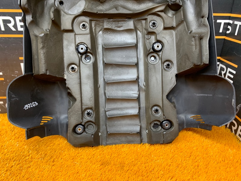 крышка двигателя, 1000 рублей, Красноярск