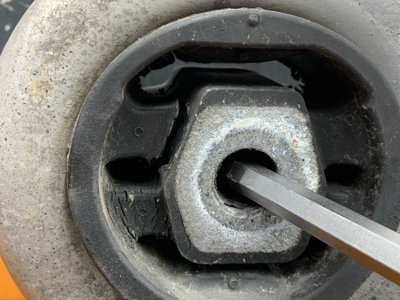 Балка поперечная (подрамник), 1690 рублей, Красноярск