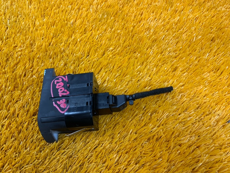 Кнопка корректора фар, 200 рублей, Красноярск