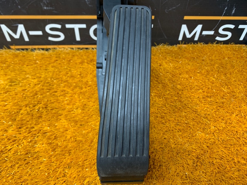 педаль газа, 1000 рублей, Красноярск