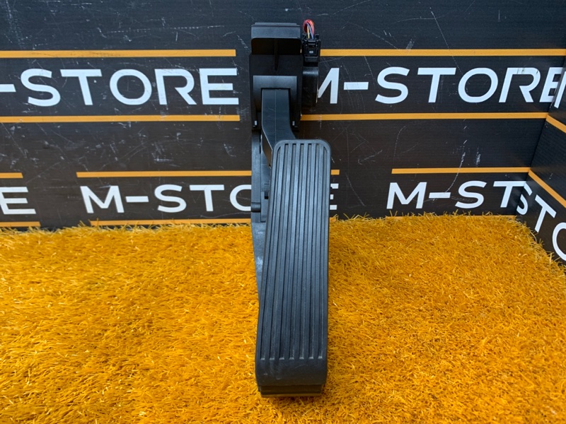 педаль газа, 1000 рублей, Красноярск