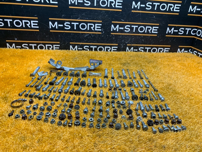 Болты и гайки ДВС, 1000 рублей, Красноярск