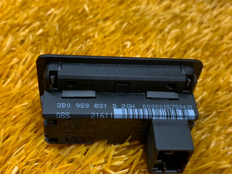 кнопка закрывания багажника, 1000 рублей, Красноярск