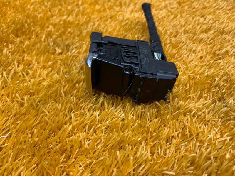 Кнопка стояночного тормоза, 500 рублей, Красноярск