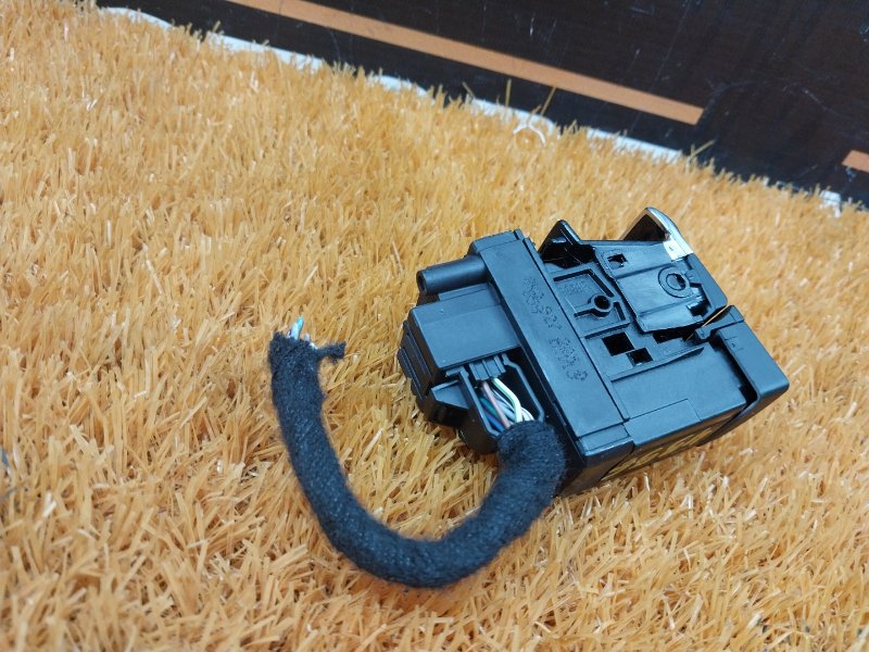 Кнопка стояночного тормоза, 500 рублей, Красноярск