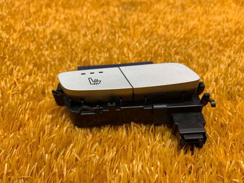 Кнопка подогрева сидений, 1000 рублей, Красноярск