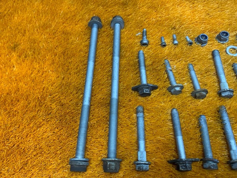 Болты и гайки задней подвески, 700 рублей, Красноярск