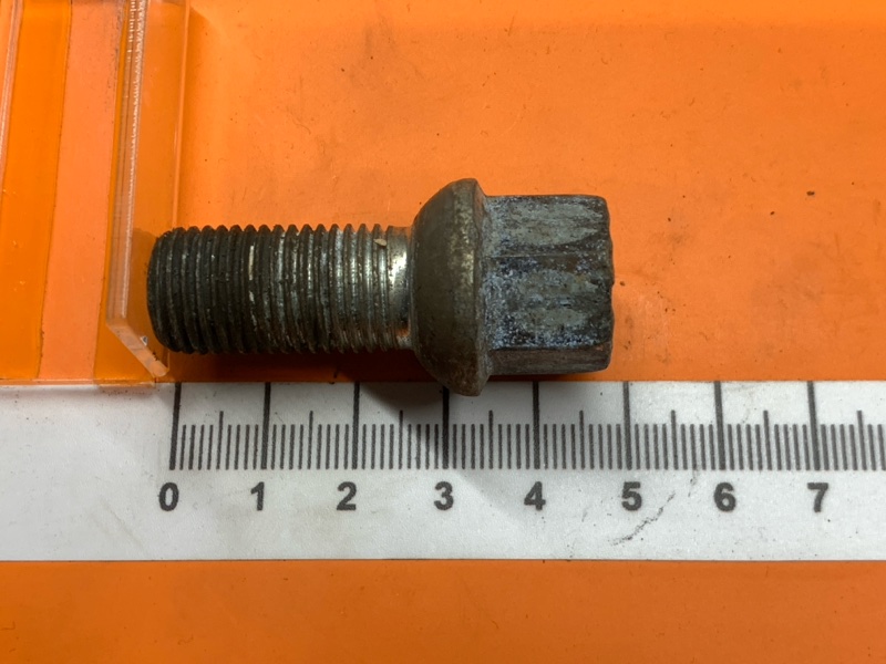 болт колесный, 2000 рублей, Красноярск