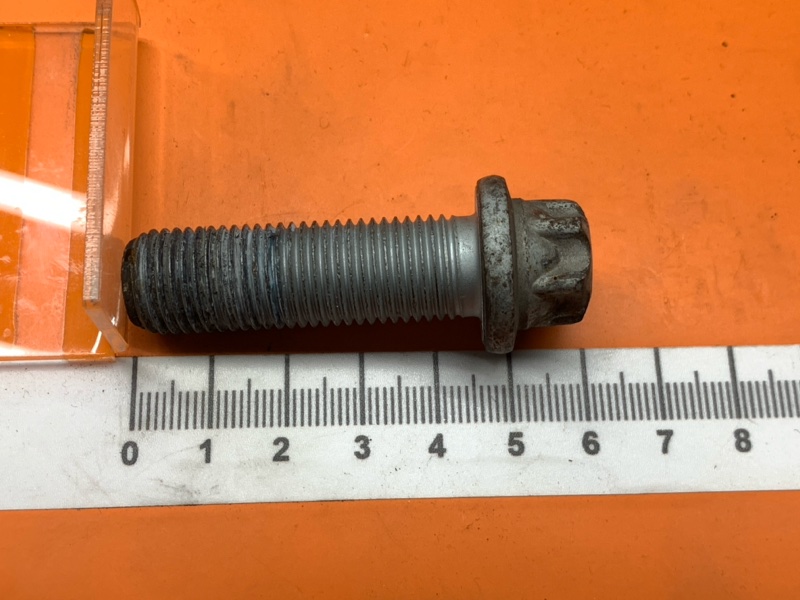 болт подвески, 100 рублей, Красноярск