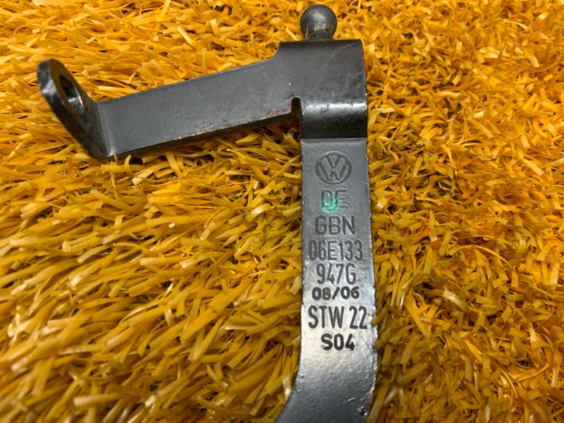 Кронштейн крышки двигателя, 290 рублей, Красноярск