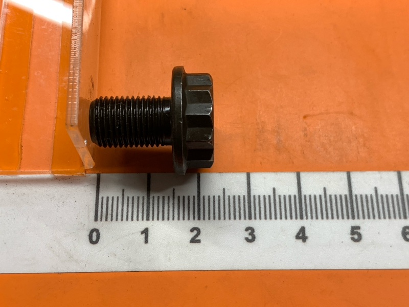 болт гидротрансформатора, 300 рублей, Красноярск