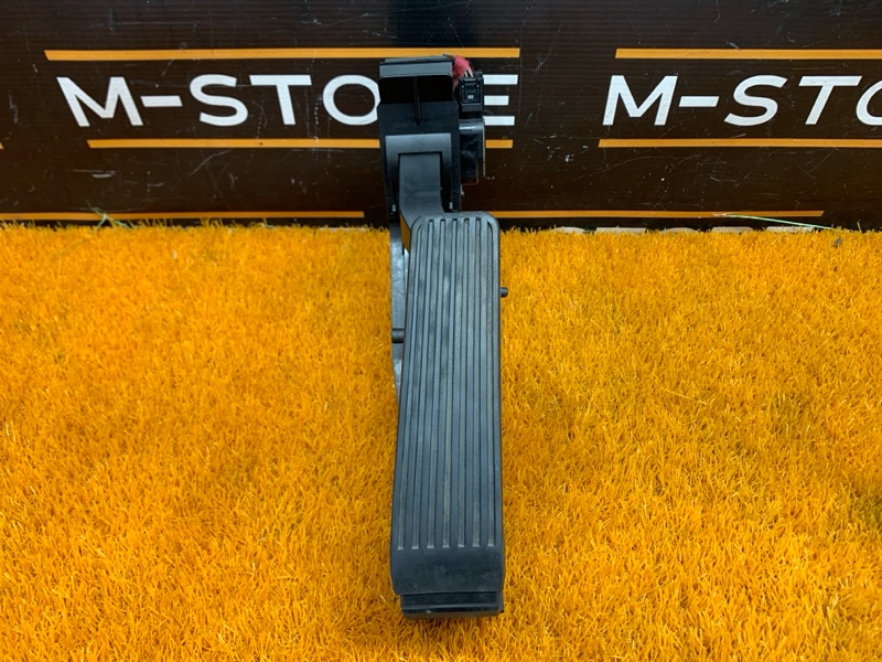 педаль газа, 1000 рублей, Красноярск