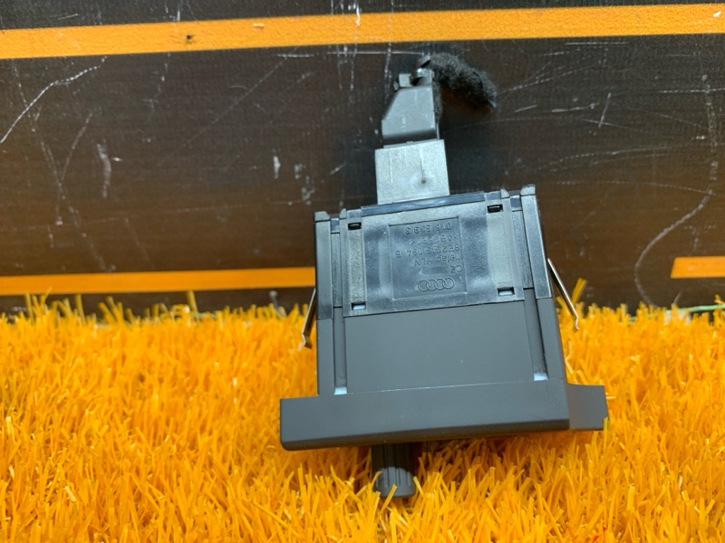 Кнопка корректора фар, 200 рублей, Красноярск