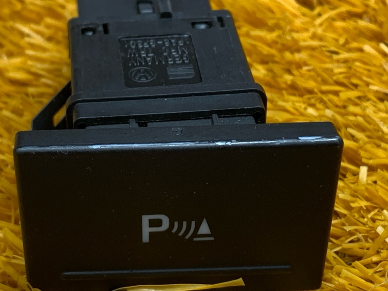 Кнопка включения парктроников, 200 рублей, Красноярск