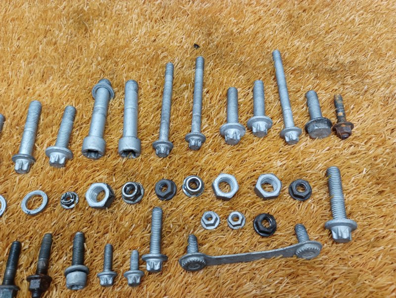 Болты и гайки ДВС, 940 рублей, Красноярск