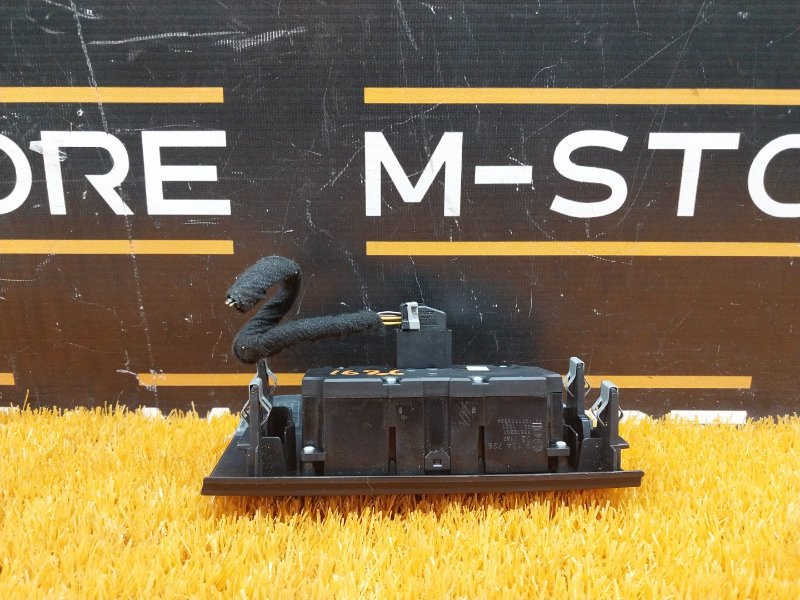 Переключатель света фар, 1000 рублей, Красноярск