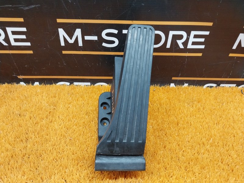 педаль газа, 1000 рублей, Красноярск