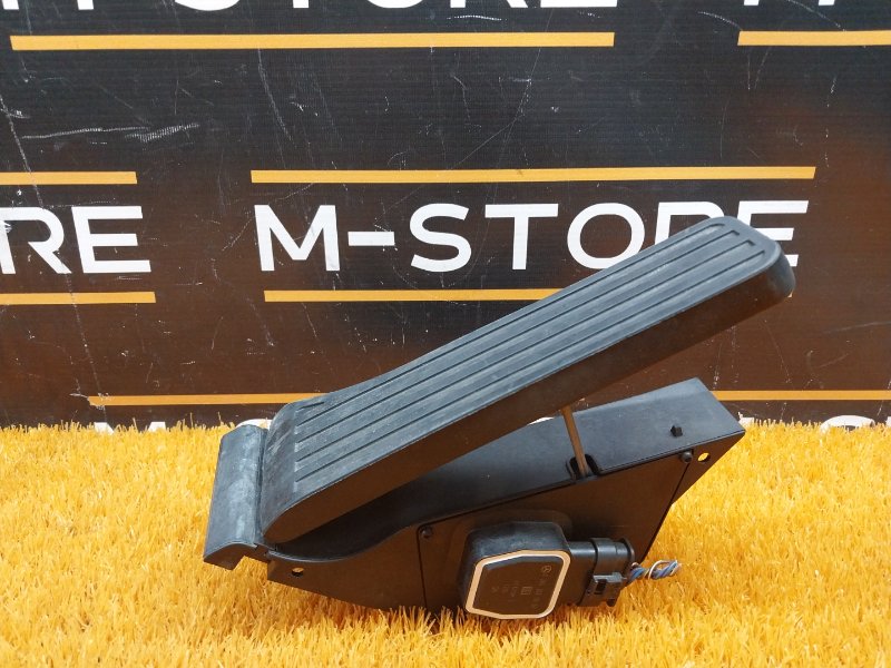 педаль газа, 1000 рублей, Красноярск