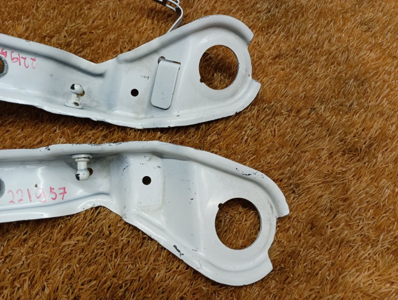 Кронштейн амортизатора капота, 1420 рублей, Красноярск