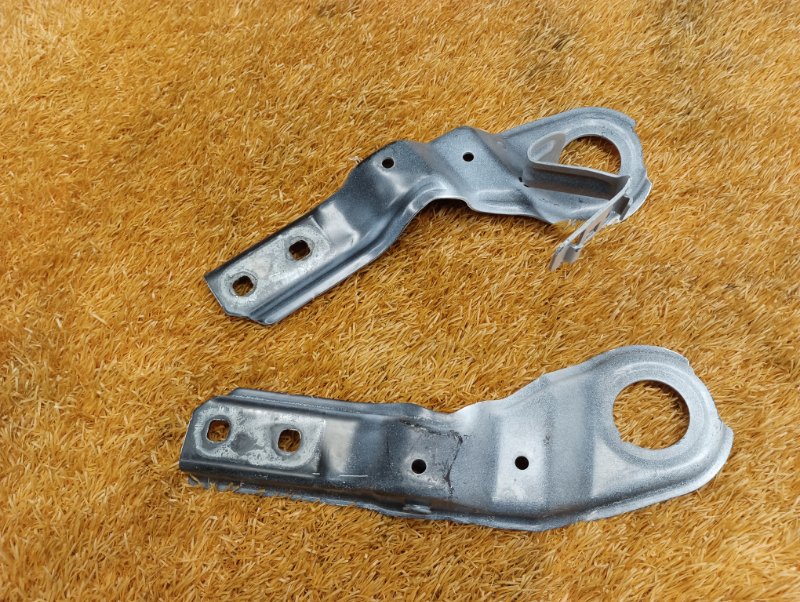 Кронштейн амортизатора капота, 1420 рублей, Красноярск